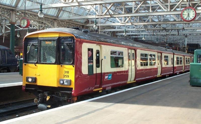 318259 at Glasgow C. 06.Aug.06: Recently refurbished 318259 (cab-end gangway removed) at Glasgow Central, 6 August 2006. Photo of 318259 at Glasgow C. 06.Aug.06