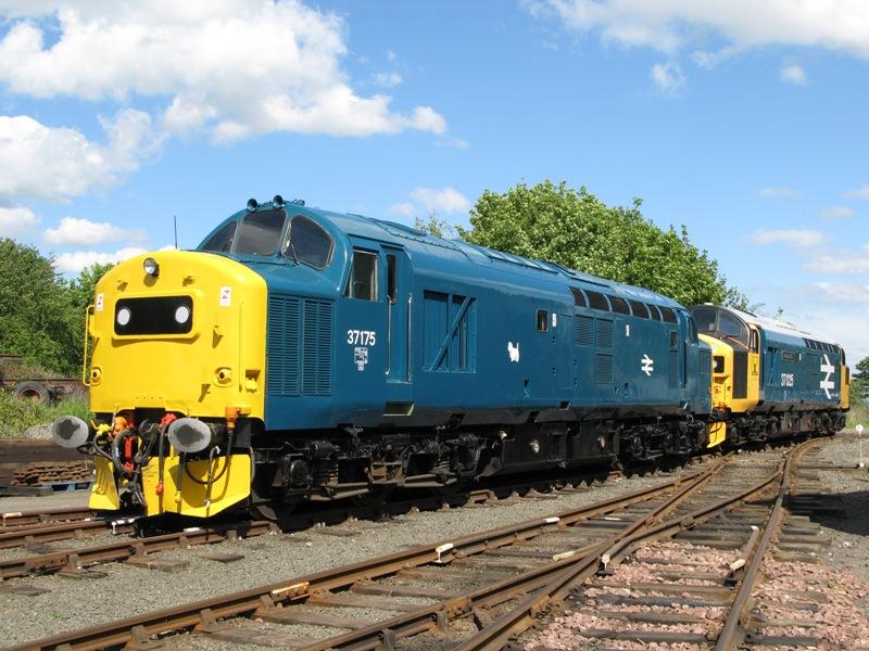 Bo'ness Tractors: 37175 & 37025 make a fine sight during a shunt at Bo'ness on 20th May 2009 Photo of Bo'ness Tractors