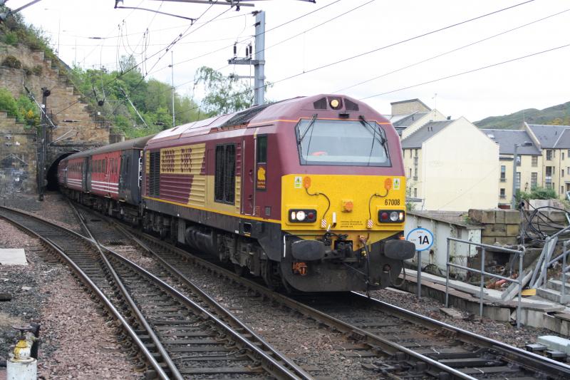 Ruggex 67 arriving Edinburgh Waverley: 67008 Arriving Edinburgh Waverley on 23rd May 09. Photo of Ruggex 67 arriving Edinburgh Waverley