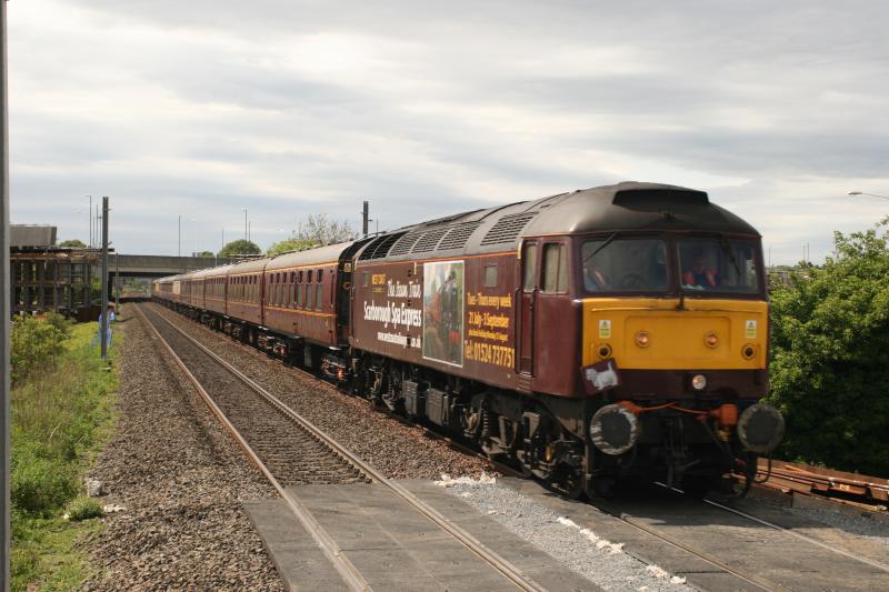 47826 at Edinburgh Park: 47826 hurries past the tram bridge to Edinburgh Park with the 5Z90 E.C.S. Photo of 47826 at Edinburgh Park