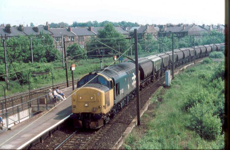Hyndland diversion: 37412 with the Blyth to Fort William bulk alumina diverted through Hyndland in 1986 during big engineering works at Cowlairs. Photo of Hyndland diversion