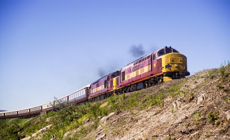 37670+37401: 670+401 lead The Northern Belle away from Craigendoran Jcn and start to climb through the outskirts of Helensburgh on route to Oban 30/5/09 Photo of 37670+37401