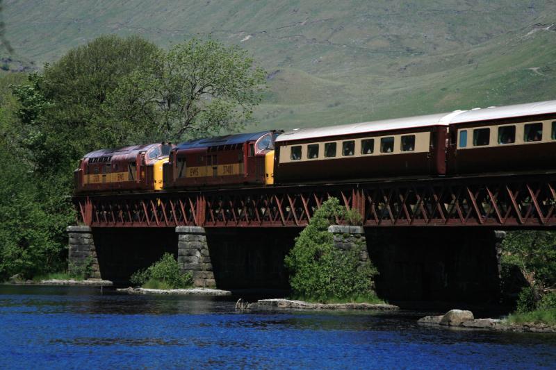 Crossing Loch Awe: 37670 + 37401 with the Northern Belle to Oban
30/5/09 Photo of Crossing Loch Awe