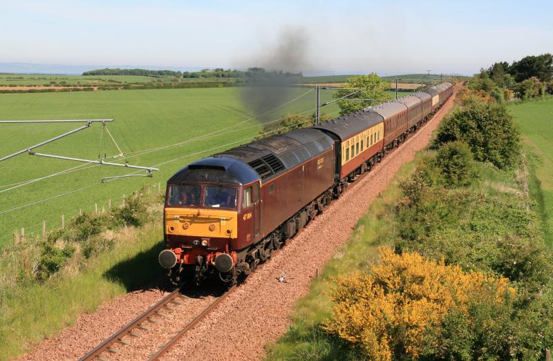 47804 topn Tail with 47826: 47804 topn Tail with 47826 on 5Z65 10.41 North Berwick to Boness Exchange Sidings passing the site of Dirleton Stn. on the North Berwick branch. Photo of 47804 topn Tail with 47826
