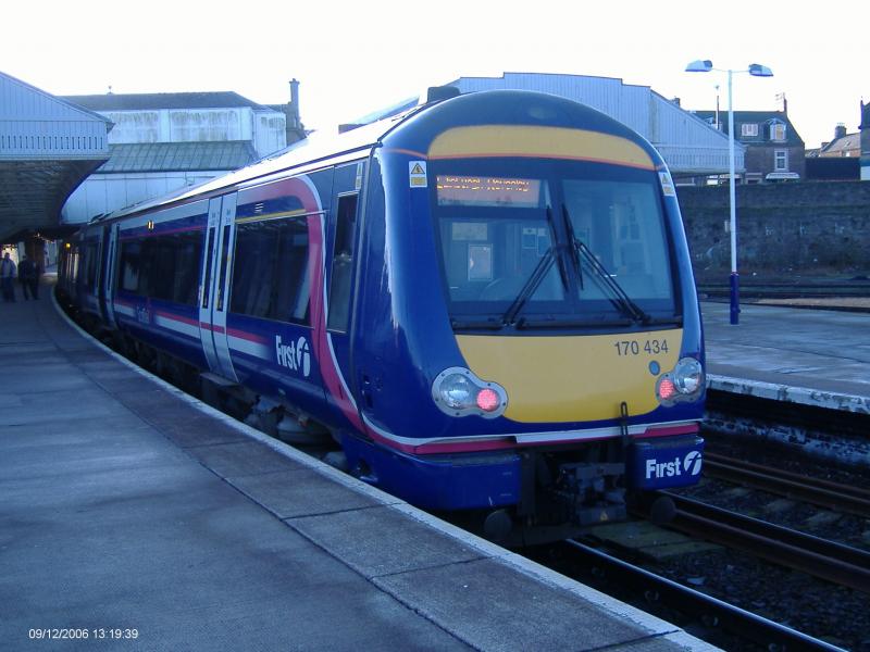 Around Arbroath 002.jpg: 170 434 pauses at Arbroath with an Aberdeen-Edinburgh train. Photo of Around Arbroath 002.jpg