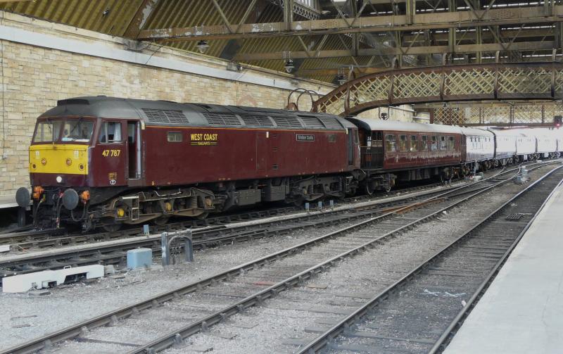 47787 Windsor Castle at Perth 4th May 09.jpg: Royal Scotsman stabled in Perth Photo of 47787 Windsor Castle at Perth 4th May 09.jpg