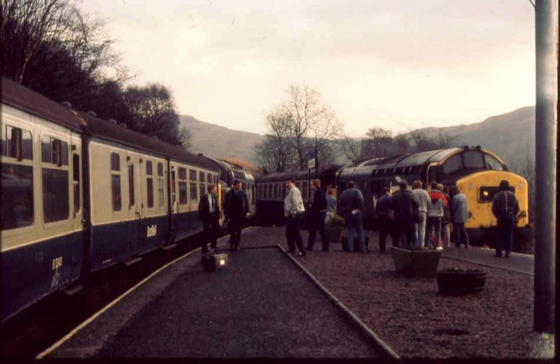 Crossing at Arrochar: 37423 and 37404 crossing at Arrochar in January 1989 in the dying days of loco haulage on the West Highland passenger trains except for the sleepers. Photo of Crossing at Arrochar