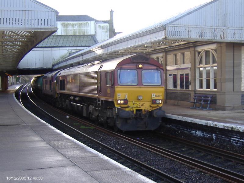 Around Arbroath 003.jpg: 66 027 With 37 405 Passes Arbroath with the 6A30 Mossend-Aberdeen. Photo of Around Arbroath 003.jpg