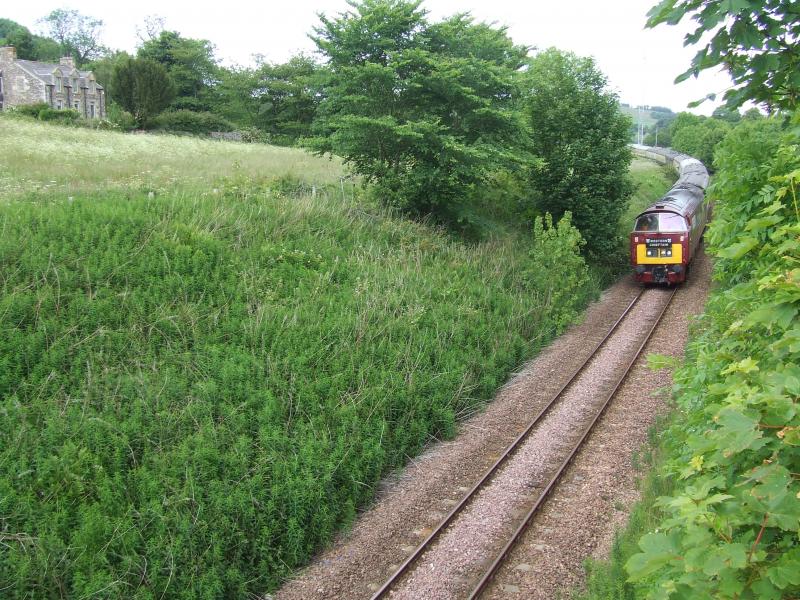 1Z54 Western Chieftain at Woodhill Mains: Return Western Railtour at Woodhill Mains south of Lindores at 13:30 on 21 June 2009 Photo of 1Z54 Western Chieftain at Woodhill Mains