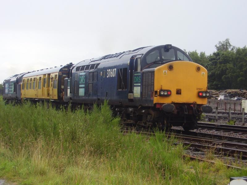 37218 t&t 37607 2Q08: 37218 t&t 37607 departing Aviemore 16.17 on the 2Q08 Craigentinny-Inverness 6th July 2009. Photo of 37218 t&t 37607 2Q08
