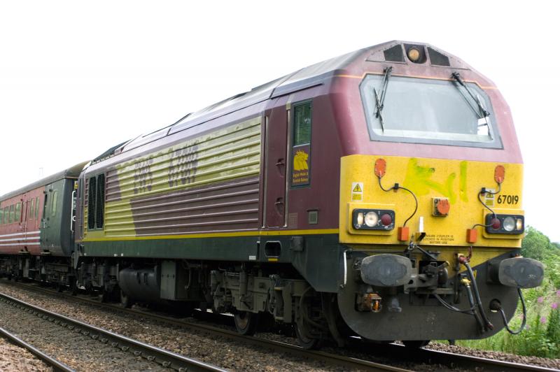 67019: 67019 heads south at Forgandenny with 1Z67, 09/07/09 Photo of 67019