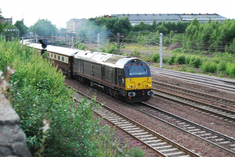 67006 On 1Z27 At Larkfield Junction : 67006 Leads 1Z27 past Larkfield Junction Thur 16th July 2009 on its way to Aberden with the Golf-Ex Photo of 67006 On 1Z27 At Larkfield Junction