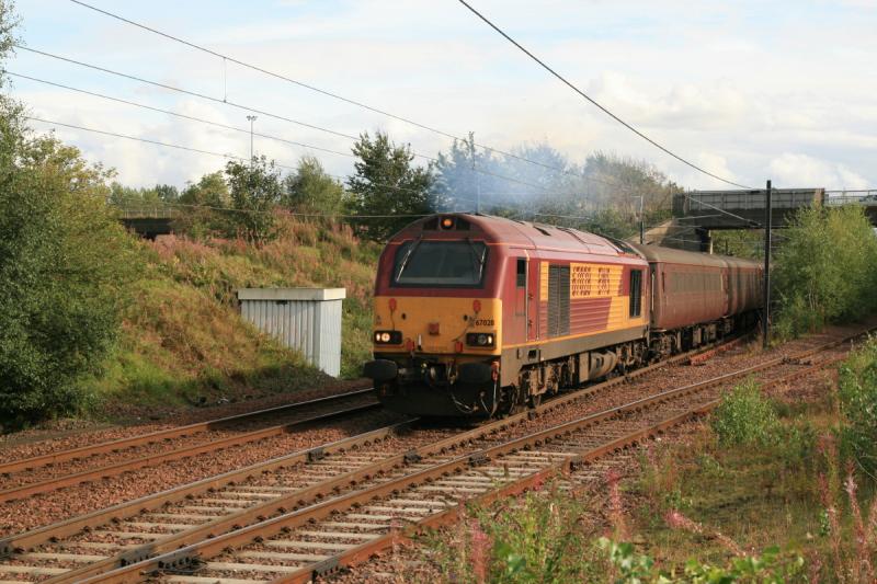 67028 on 5G13: 67028 leaves Millerhill before the Jungle takes over Photo of 67028 on 5G13