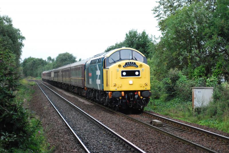 40145 Crossmyloof: 40145 Coasts into Crossmyloof Station With the 1Z32 to Inverness Photo of 40145 Crossmyloof