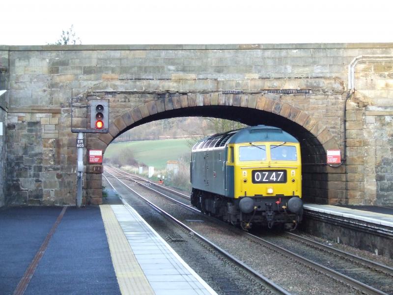 47270 Markinch: 47270 passes Markinch on Friday 13 Nov 2009 on way home from a few days SERCO driver route learning in the Inverness area. Photo of 47270 Markinch