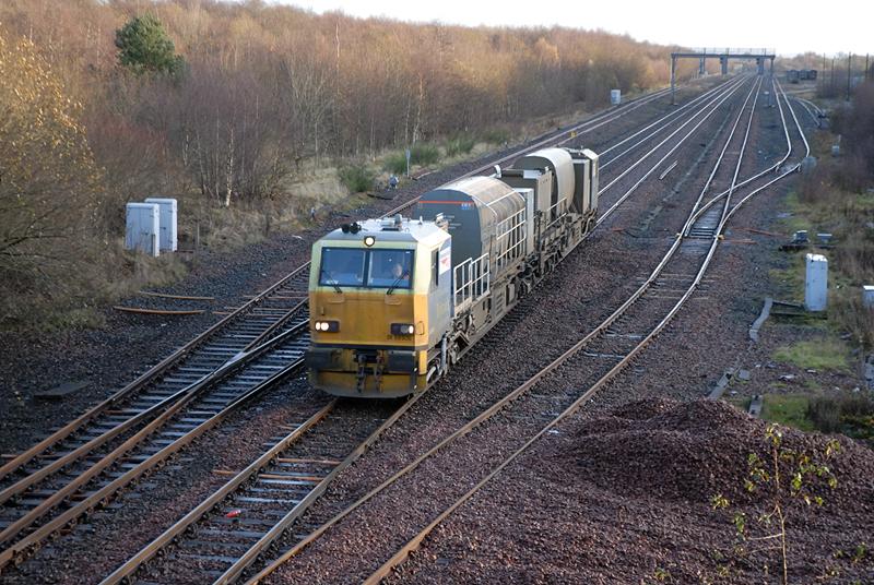 3S93 Millerhill - Millerhill passes Cadder Yard: 3S93 Millerhill - Millerhill passes Cadder Yard at 09:17 on Sunday 22 Nov 2009. DR98906 on front. Photo of 3S93 Millerhill - Millerhill passes Cadder Yard