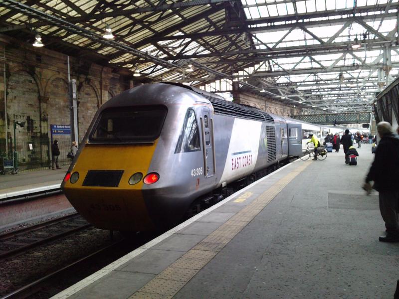 43305 in Edinburgh Waverley - 1/12/09: 43305 sits in Waverley with the 1E12 Inverness to London Kings Cross Highland Chieftain on the 1st December 2009 Photo of 43305 in Edinburgh Waverley - 1/12/09