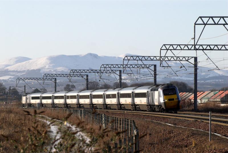 East Coast HST approaching Prestonpans: No sign of the ECML mail extra so this will have to do instead. A full East Coast liveried rake forms the Inverness - KX (11.30 ex Waverley). 19 December 2009 Photo of East Coast HST approaching Prestonpans