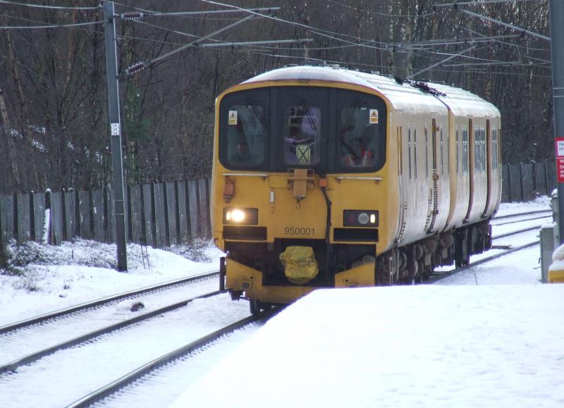 Snow Stopping This One!!: 950001 passing through Johnstone heading East on 18th January 2007 Photo of Snow Stopping This One!!