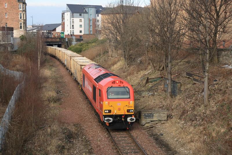 67018 on 6B45 : 67018 on the early running 6B45 10.25 Powderhall to Oxwellmains approaches Crawford Bridge near Easter Road. Photo of 67018 on 6B45