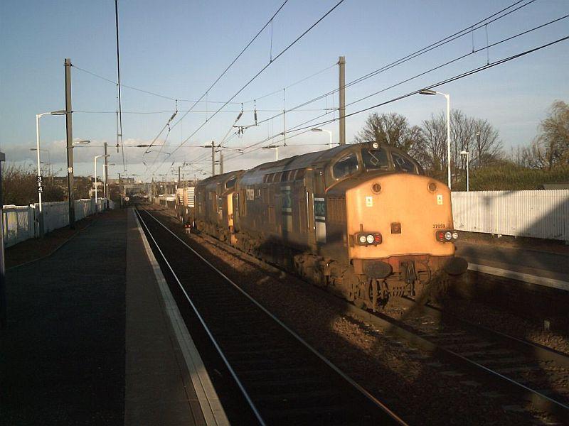 37059 Slateford 15th March 2007.JPG: 37059 and 37218 passing Slateford with the Torness Nuclear flasks on the 15th March 2007 Photo of 37059 Slateford 15th March 2007.JPG