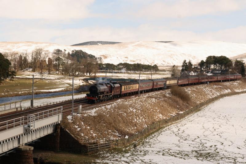 6201 on 1Z90: 6201 approaching the River Clyde on 1Z90 05:51 Liverpool Lime Street - Edinburgh, sun disappeared as usual. Photo of 6201 on 1Z90