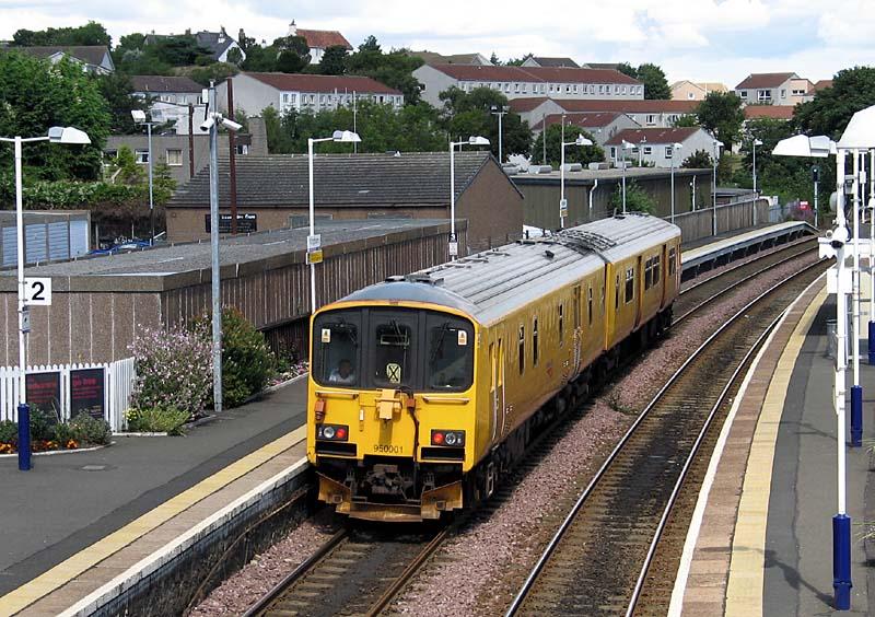 950001 Kinghorn 01Aug06.jpg: 950001 passes Kinghorn as 2Z08 on the afternoon of 31st July, running just a few minutes late Photo of 950001 Kinghorn 01Aug06.jpg