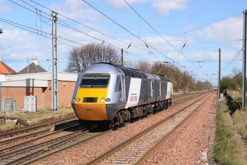 GT Hst: 43295 + 43317 on 0Z43 13.45 Craigentinny to Craigentinny via Dunbar at Prestonpans on 21/04/2010. 43295 had clean bogies. Photo of GT Hst