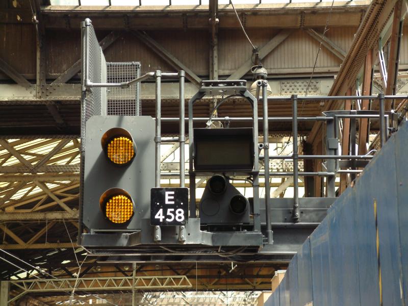 LED SIGNALS: E 458 DISPLAYING 2 YELLOWS Photo of LED SIGNALS