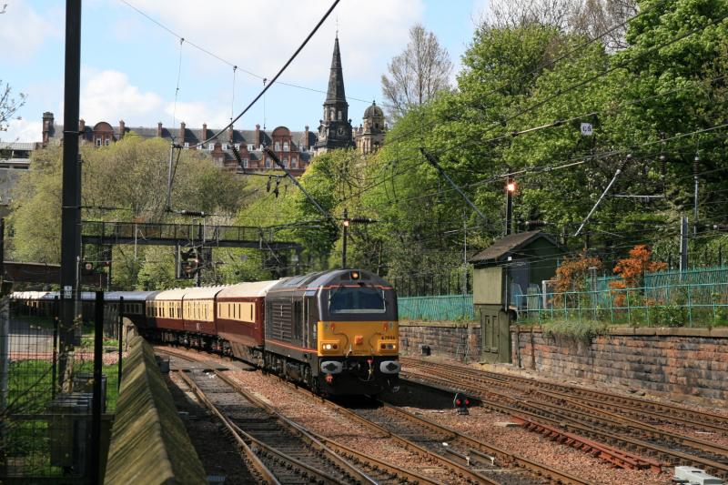 67006 on 1Z67: 67006 topn tail with 67025 on 1Z67 05.29 Shrewsbury to Edinburgh in Princes St. gardens on 07/05/2010 Photo of 67006 on 1Z67