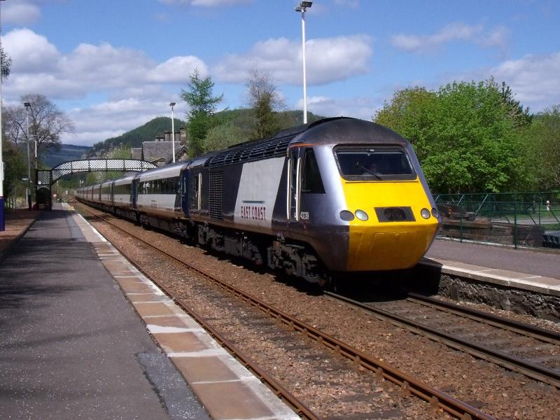 Sunday's Highland Chieftian: 43239 arrives at Dunkeld and Birnam station with 43367 on the rear 1E16 Inv - KX 9/05/10 Photo of Sunday's Highland Chieftian