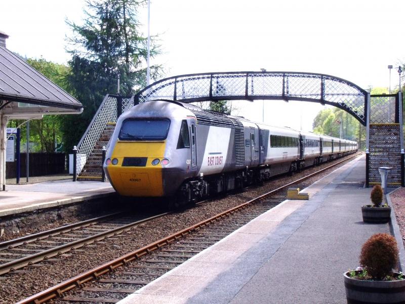 43367 on the rear: 43367 on the of 1E16 Highland Chieftian at Dunkeld and Birnam station 43239 on the front 9/05/10 Photo of 43367 on the rear