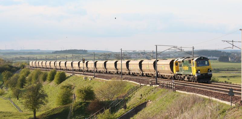 70004: 70004 Heading south past Pettinain with loaded coal from Ravenstruther 12/5/10 Photo of 70004