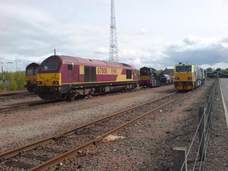 67008 at Mossend Yard: 67008 at Mossend Yard, with 66106 on one side and MPV 98911/98961 stabled to the right of the 67. (16.05.10) Photo of 67008 at Mossend Yard