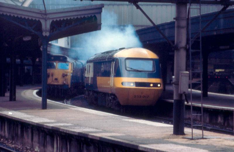 Early HST days: 253017 at Paddington in their early days in the 1970s. Derrick Stewart photo. Photo of Early HST days