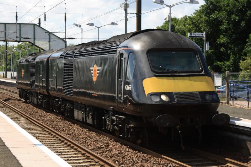 5Z31 at Longniddry: 43065 leads 43123 on 5Z31 11.50 Craigentinny to Heaton through Longniddry on 02/07/2010 Photo of 5Z31 at Longniddry