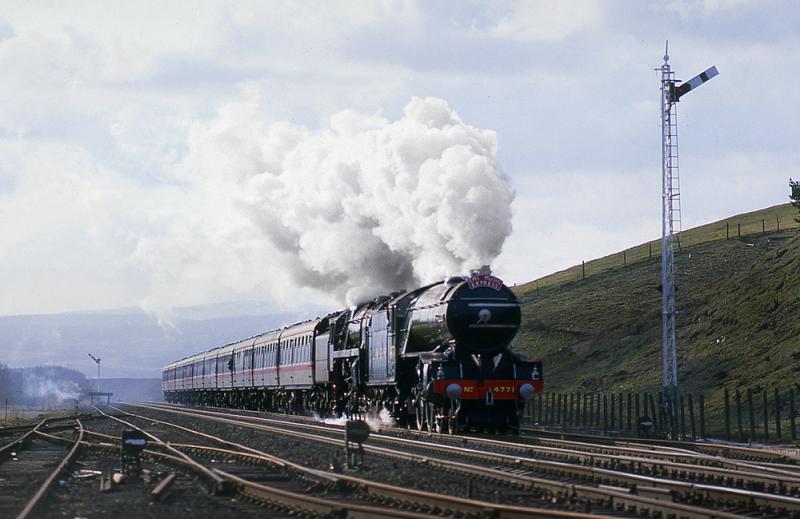 4771 and 92220 with EMI Music Express: 4771 Photo of 4771 and 92220 with EMI Music Express