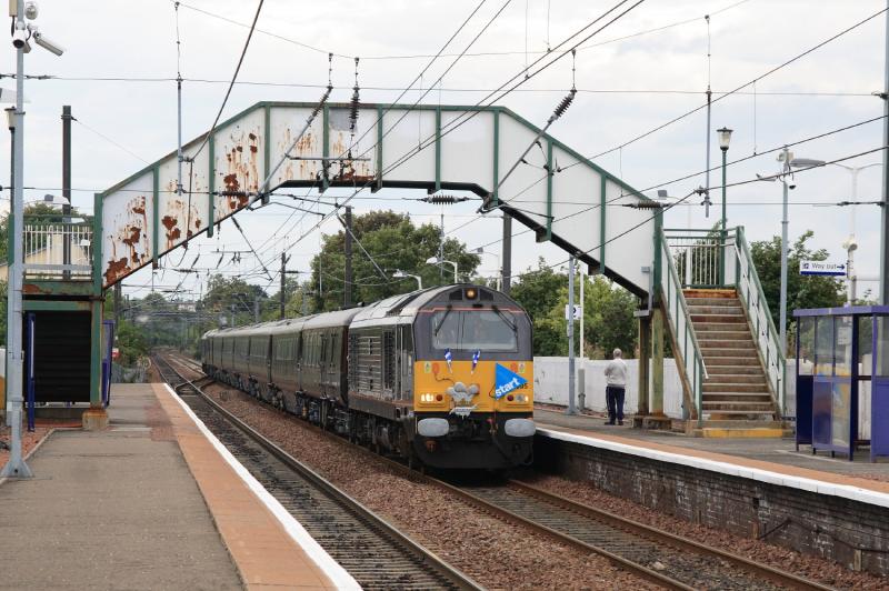 67005 leading Royal Train: 67005 leading 67006 topn tail on the 13.xx? Glasgow Central to Edinburgh at Slateford on 06/09/2010. Photo of 67005 leading Royal Train