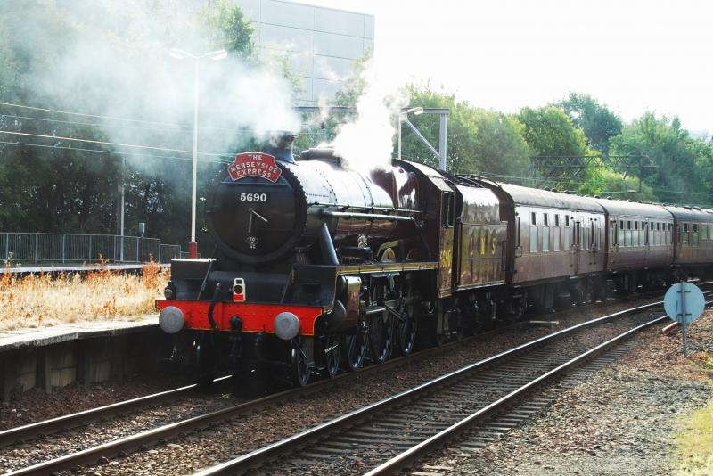 5690 At Springburn: 5690 Leander is draged by 47760 (Kicking & Screaming) from Cadder yard on 5Z45 to Glasgow Central to form the GLC to Liverpool LS working via Ayr Through Springburn 0835 (On time) Photo of 5690 At Springburn