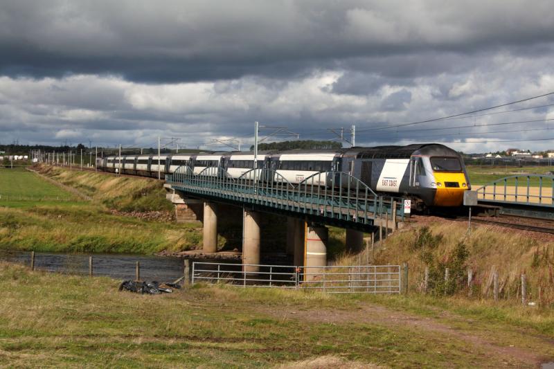 43302 & 43320 : 43302 & 43320 Saturday 11/9/10 diverted east coast set on route to Edinburgh. Photo of 43302 & 43320