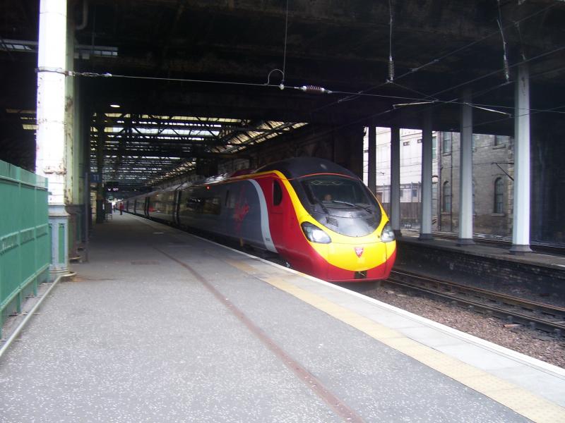 390038: Virgin Pendolino 390038 at Edinburgh Waverley about to depart with the 1212 for Carlisle. Photo of 390038