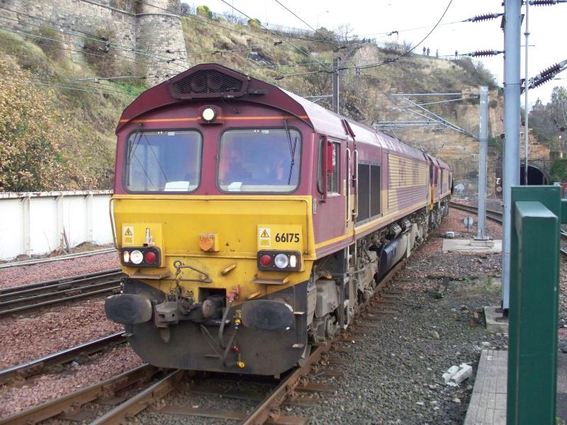 66175 and 66183: 66175 hauls 66183 into the motorail sidings at Edinburgh Waverley in preparation for the arrival of 1Z41 on 13/11/10 Photo of 66175 and 66183