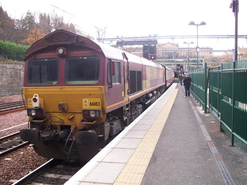 66183 on 1Z42: 66183 brings up the rear of 1Z42 as it departs Edinburgh for Shields jn. Photo of 66183 on 1Z42