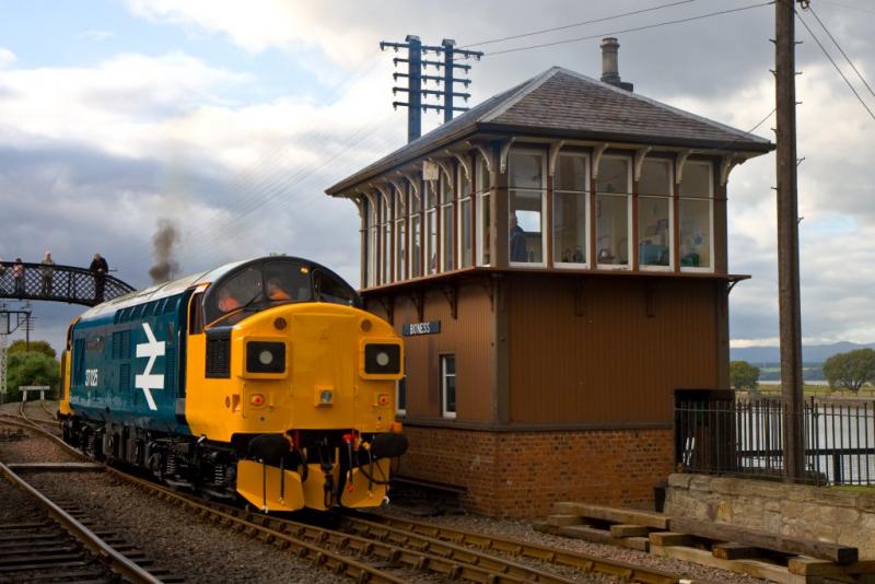 37025 at Bo'ness: Photo of 37025 at Bo'ness
