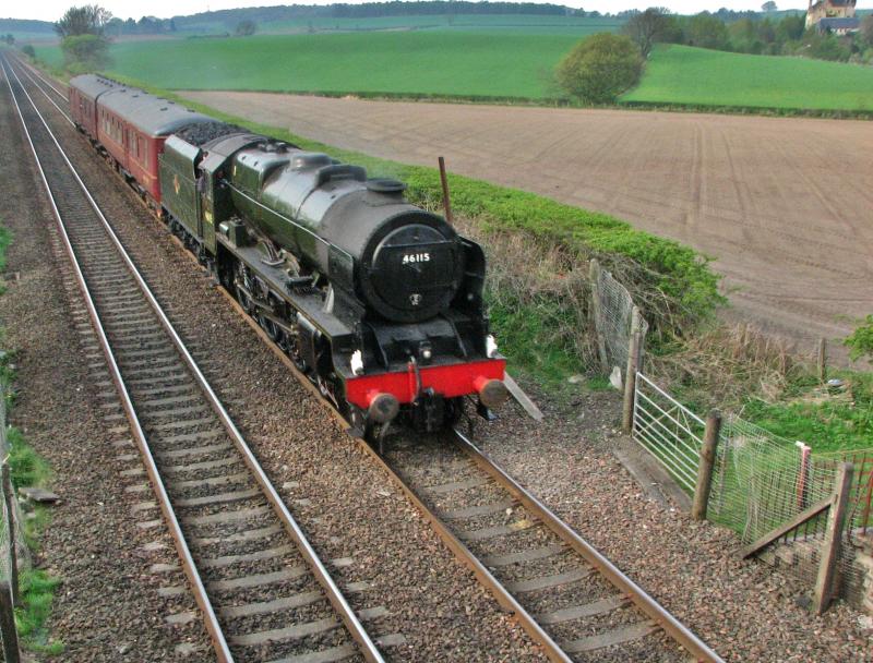Photo of 5Z41, 46115 and support Coaches.