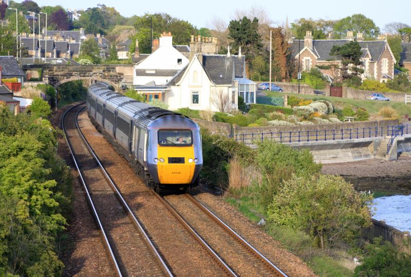 43238: HST 43238 heads south at West Ferry in the evening of 5th May 2011. Photo of 43238