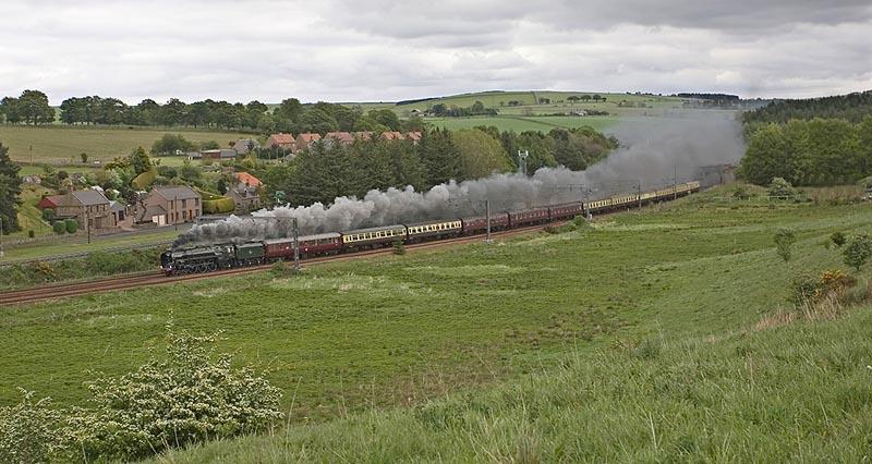 1Z28 at Grantshouse: A favourite haunt when time is of the essence! Starting work at 2pm today (17th May) I just had time to record Duke of Glooucester as it passed Grantshouse with the 1Z28 Royal Borderer from York to Edinburgh. Photo of 1Z28 at Grantshouse