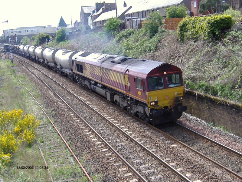 trains &boats 022.jpg: 66 066 Passing Arbroath with an Mossend-Aberdeen train Photo of trains &boats 022.jpg
