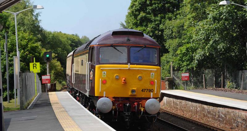 47790 Tails 47832 : 47790 (Looking immaculate) Tails 47832 on The Northern Belle Edunburgh - Maybole Sun 03/07/2011 Photo of 47790 Tails 47832