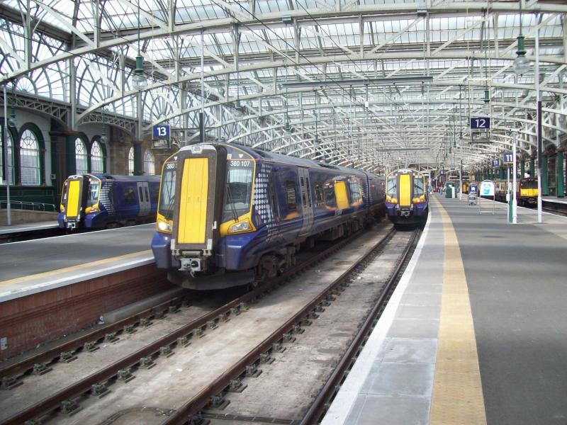3x 380s: glasgow central 25 july Photo of 3x 380s